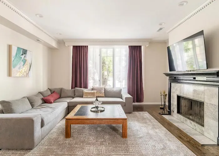 New! Spacious Art Deco Modern 5 Bd/3ba * Chicago