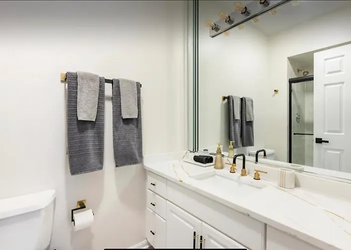 New! Spacious Art Deco Modern 5 Bd/3ba Appartamento Chicago