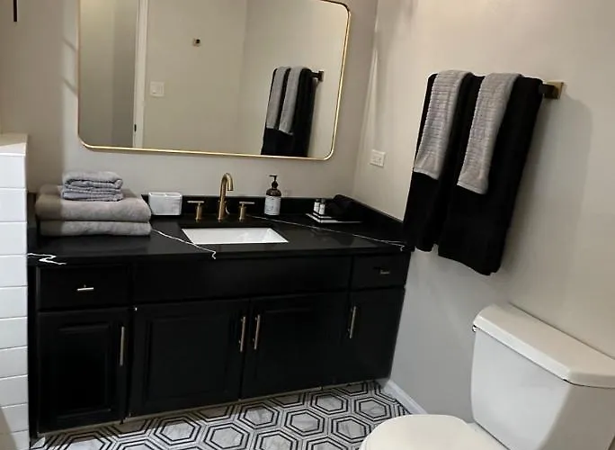 New! Spacious Art Deco Modern 5 Bd/3ba Appartamento *