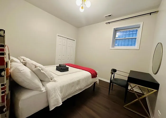 Apartment New! Spacious Art Deco Modern 5 Bd/3ba Chicago