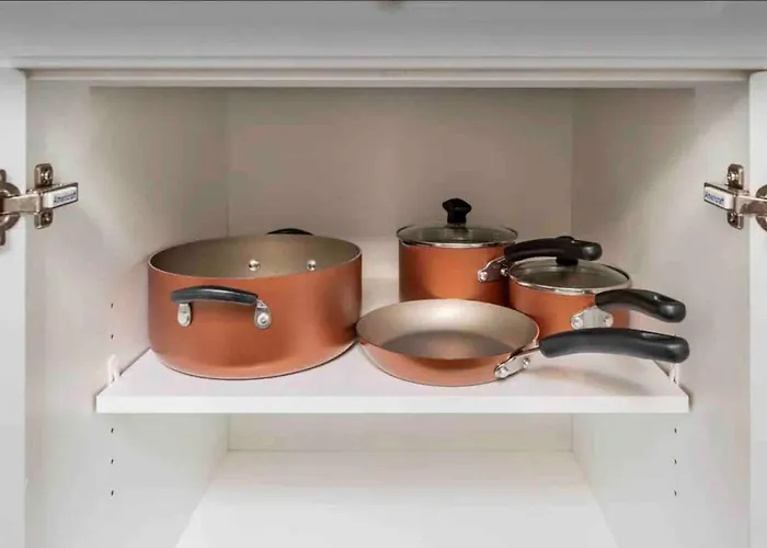 New! Spacious Art Deco Modern 5 Bd/3ba Chicago
