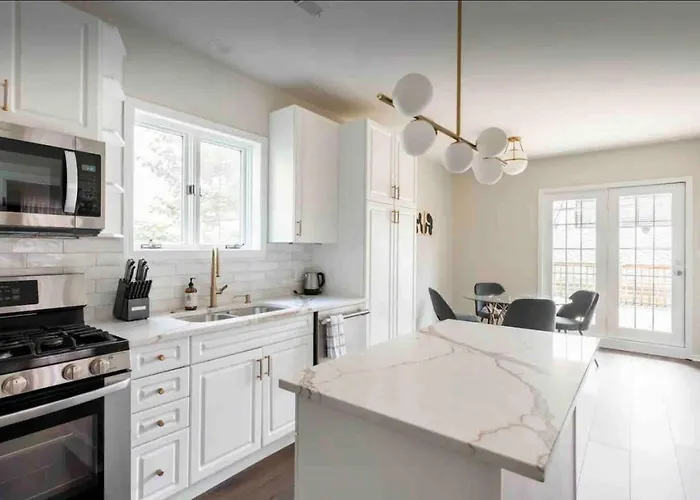 New! Spacious Art Deco Modern 5 Bd/3ba * Chicago