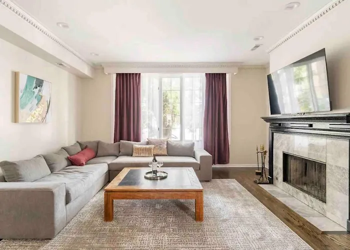 New! Spacious Art Deco Modern 5 Bd/3ba * Chicago