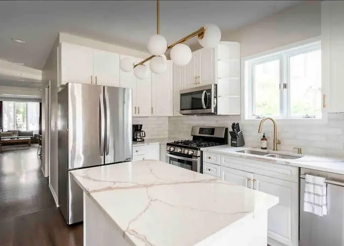 New! Spacious Art Deco Modern 5 Bd/3ba Chicago